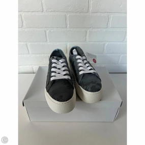 Quick Adjustment Sweat Friendly Shoes Sneakers By Steve Madden In Grey & White, Size: 6