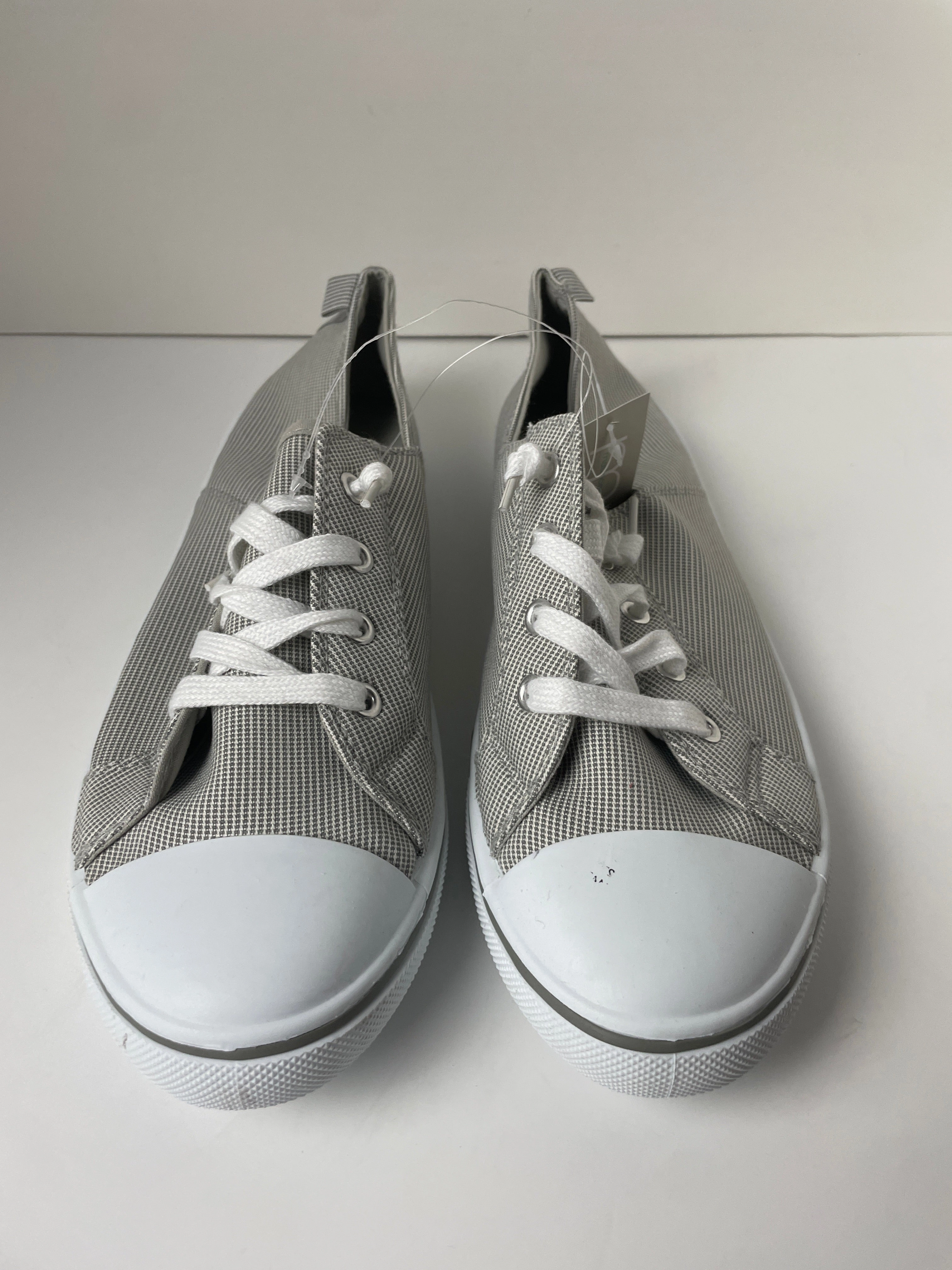 Adaptive Form Dynamic Design Grey Shoes Sneakers Maurices, Size 11