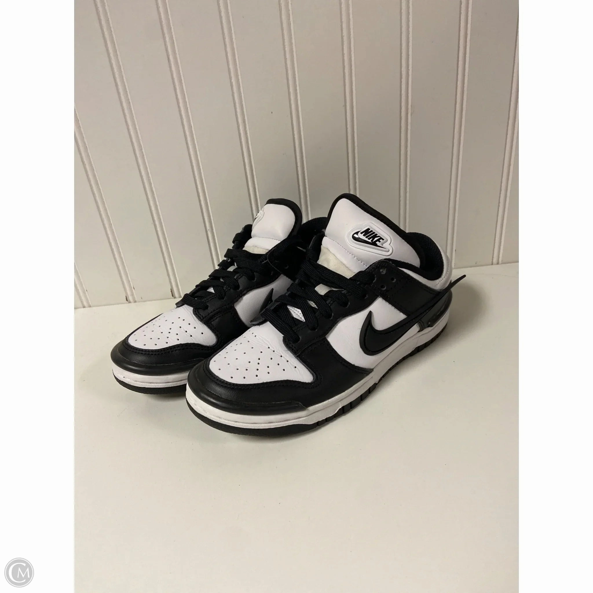 Outdoor Performance Shoes Sneakers By Nike In Black & White, Size: 5.5
