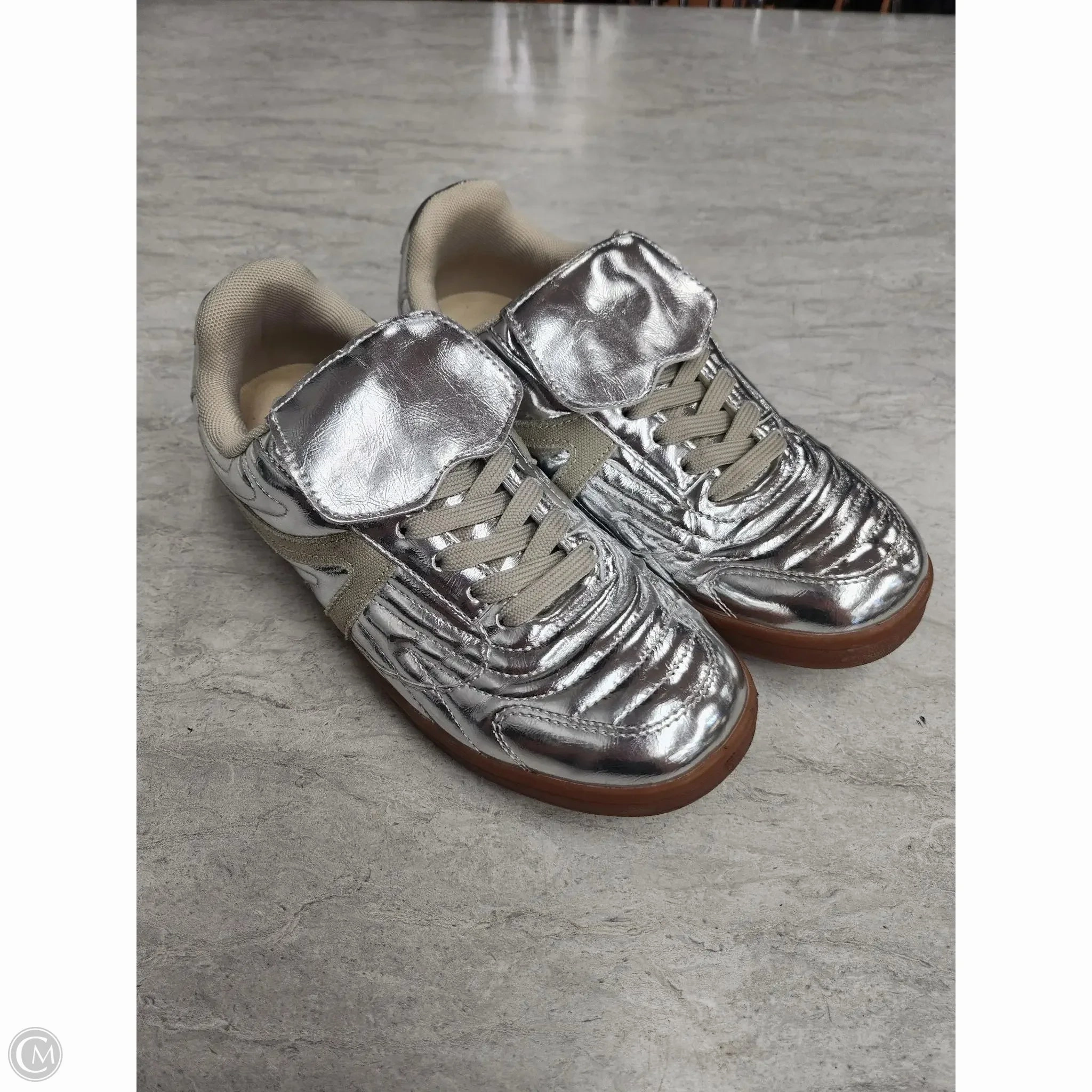 Shoes Sneakers By Cushionaire In Silver, Size: 8.5 Comfortable Sole Moisture Management Layer