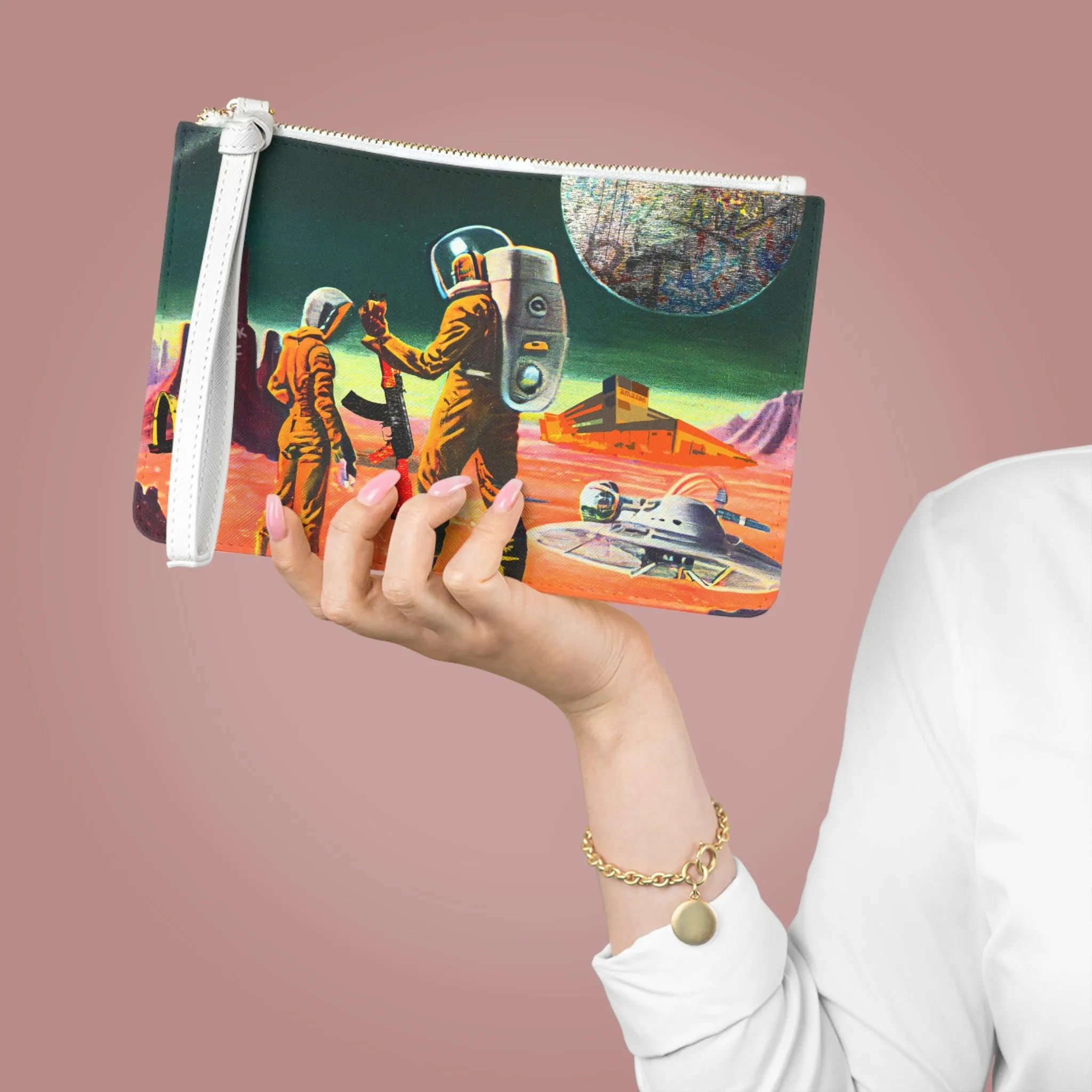The Discovery, Clutch Bag