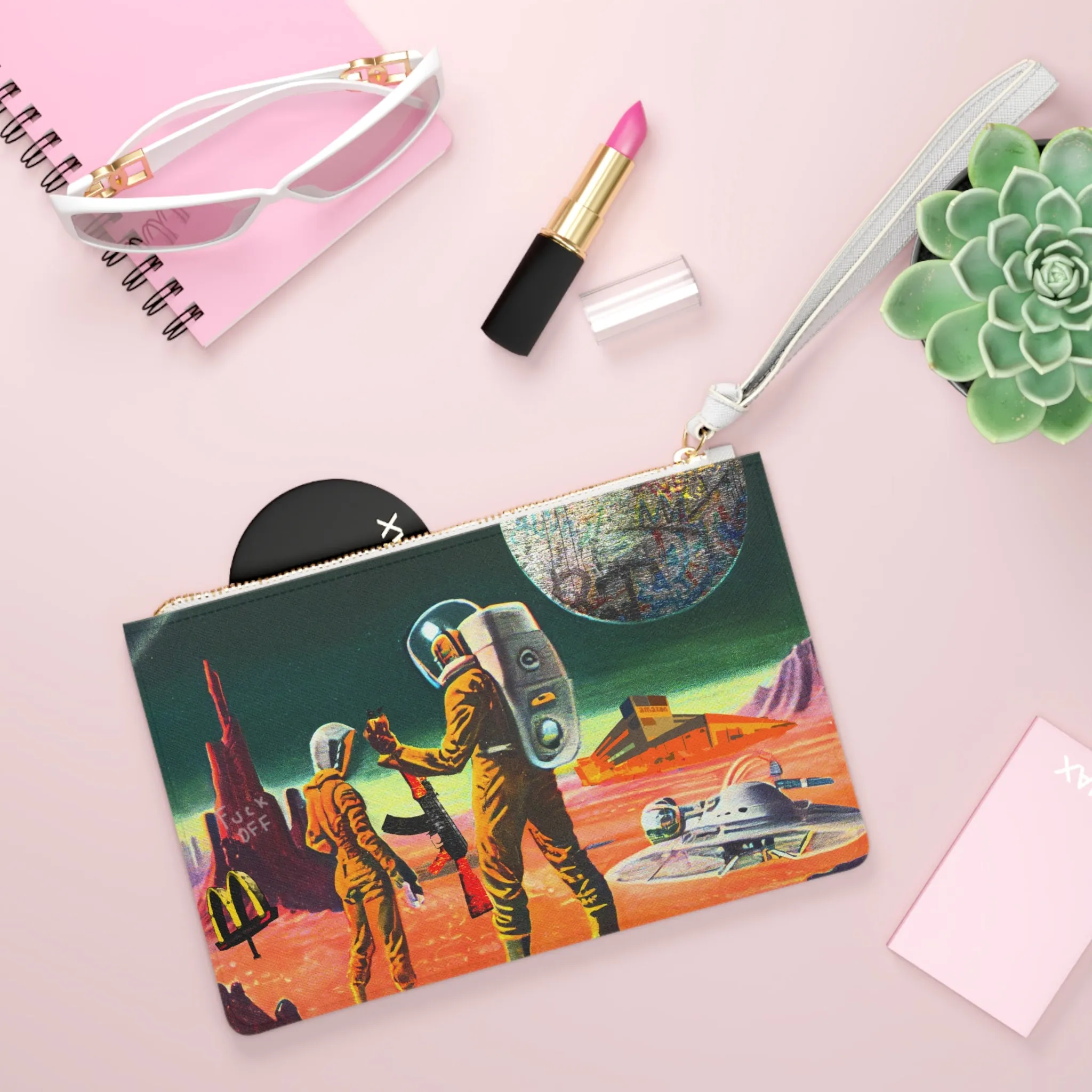 The Discovery, Clutch Bag