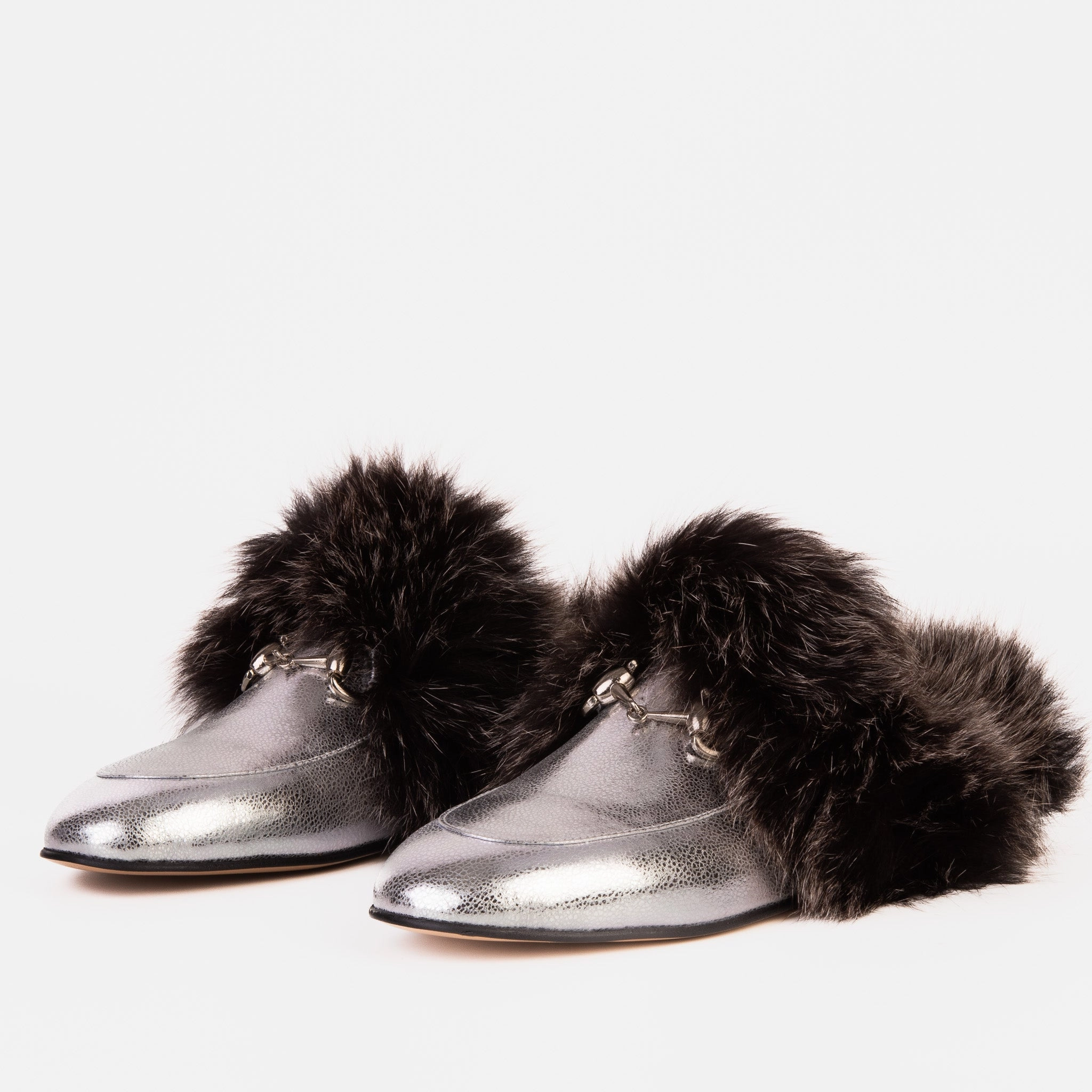 The Izmir Silver Leather Natural Fur Women Slipper Party Glow Press Mood
