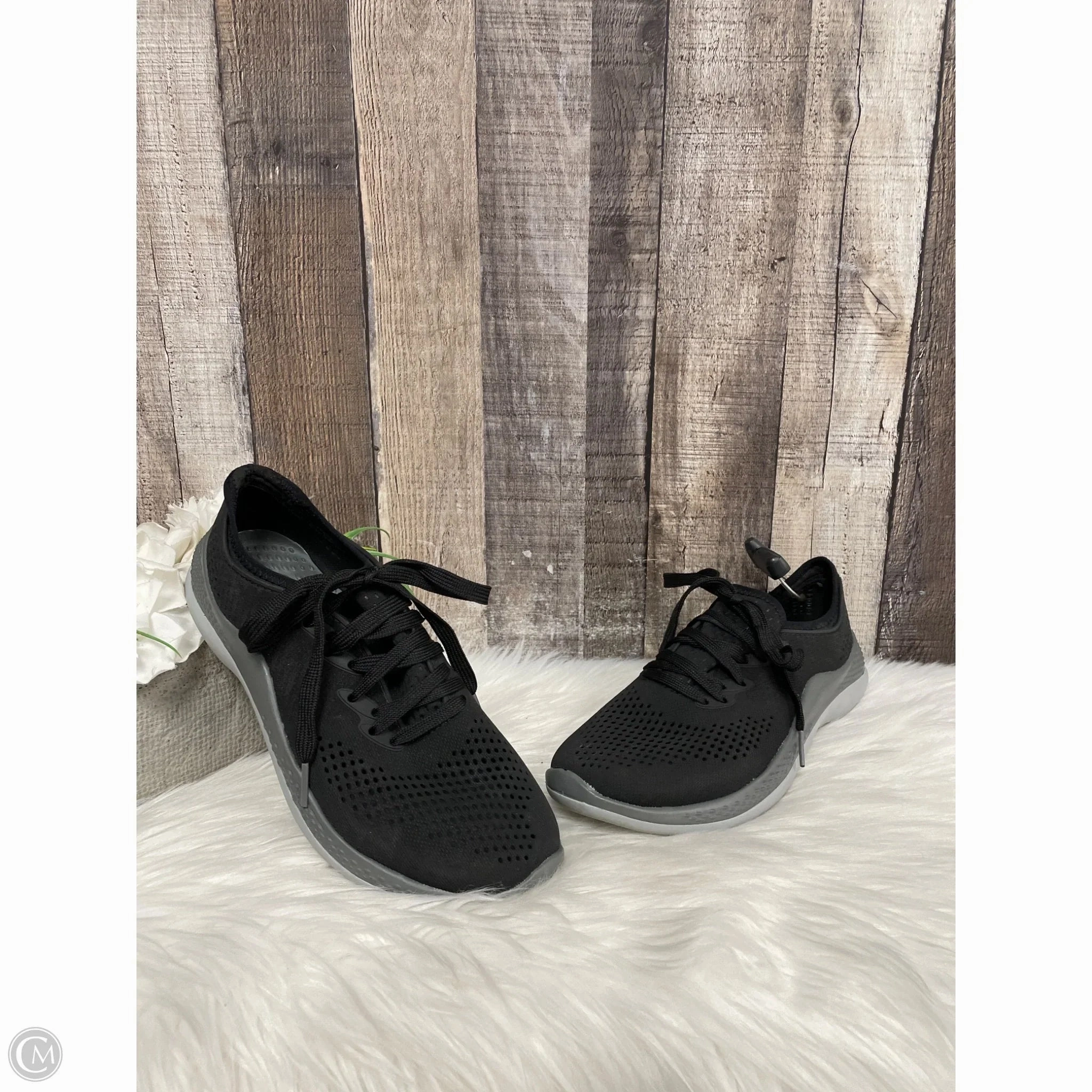 Shoes Sneakers By Crocs In Black, Size: 8 Classy ease Balanced Control