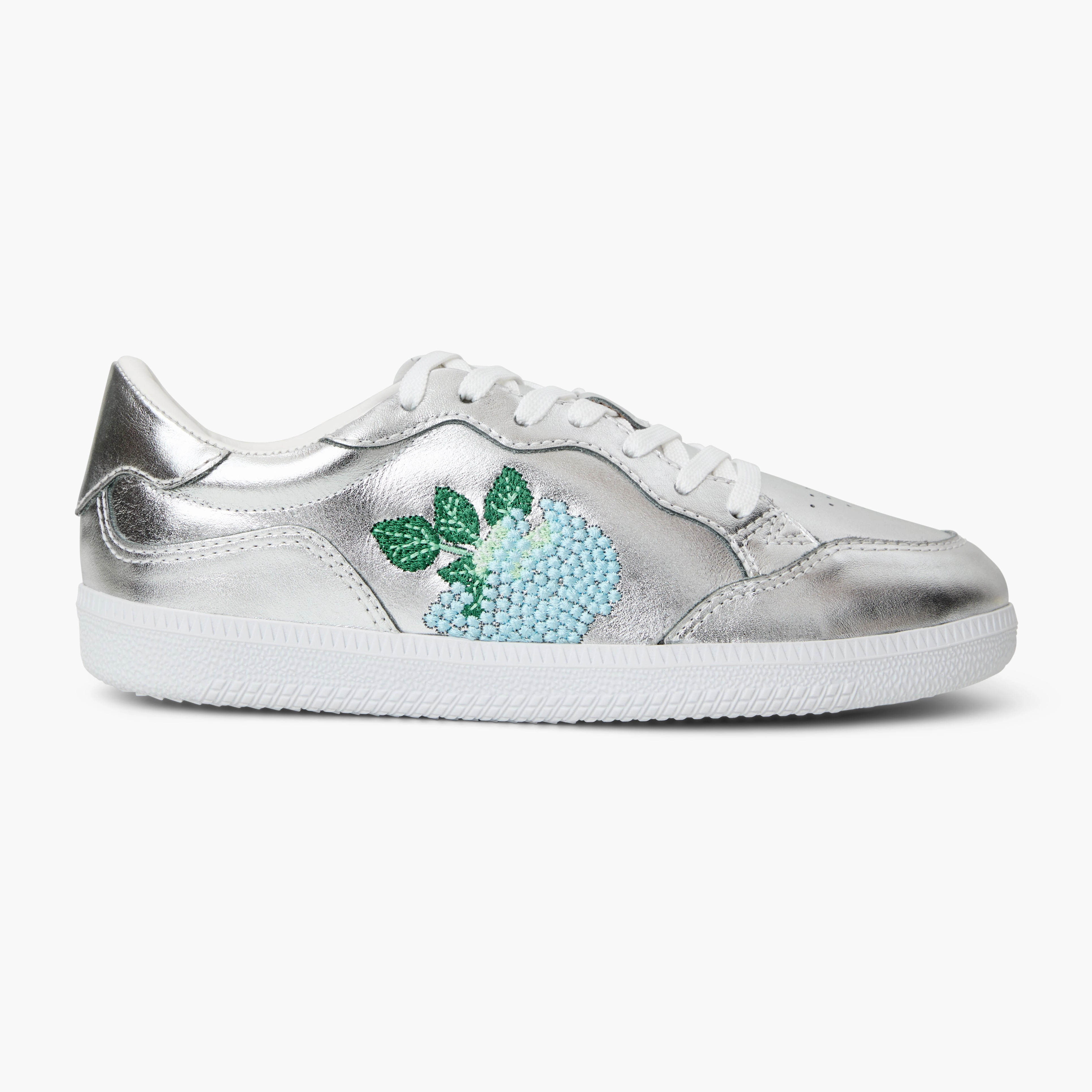 Hydrangea Embroidered Leather Low Top Sneaker Practical Wear
