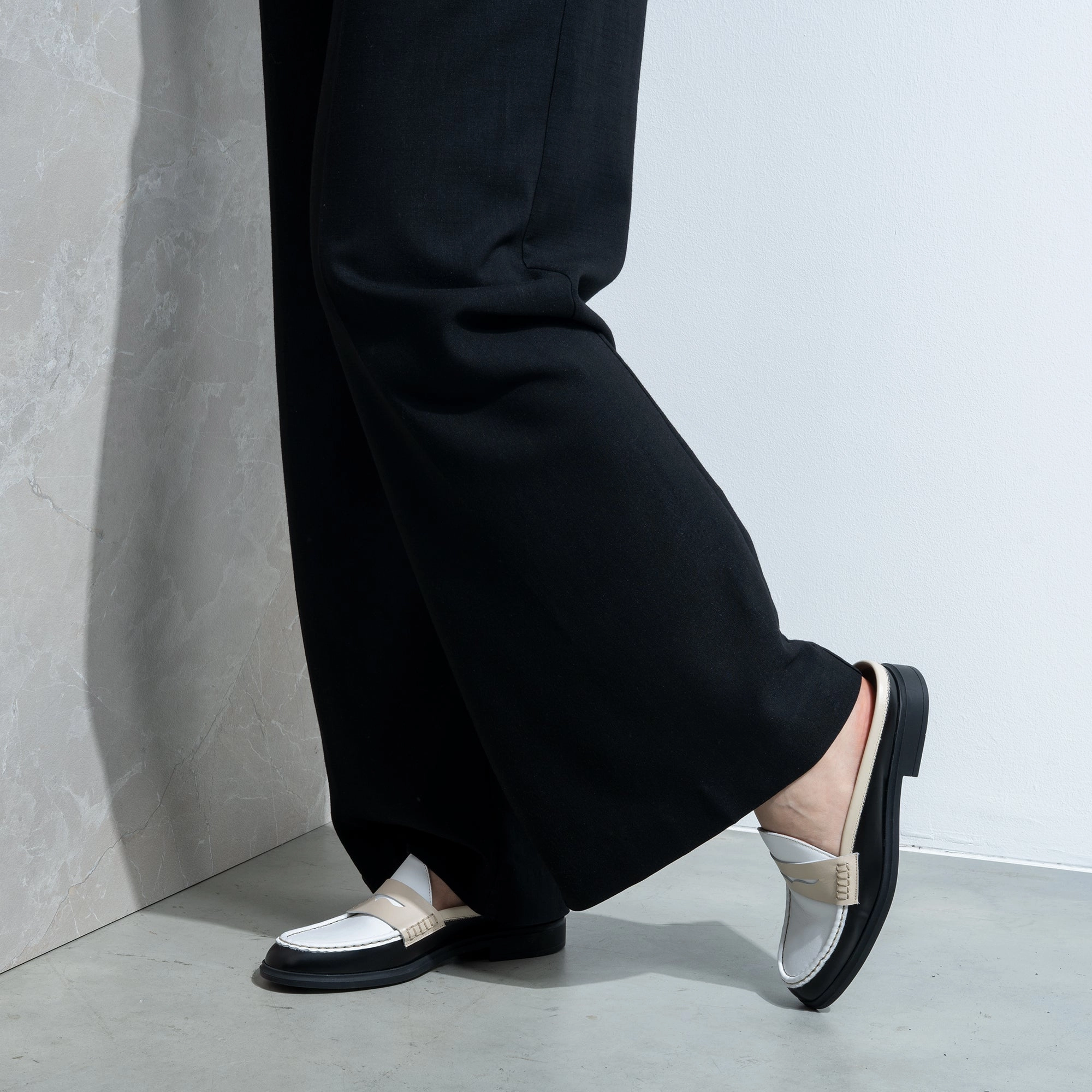 Vend?me Blandine Black And White Calfskin Leather Mules With White Details Flexible Lining