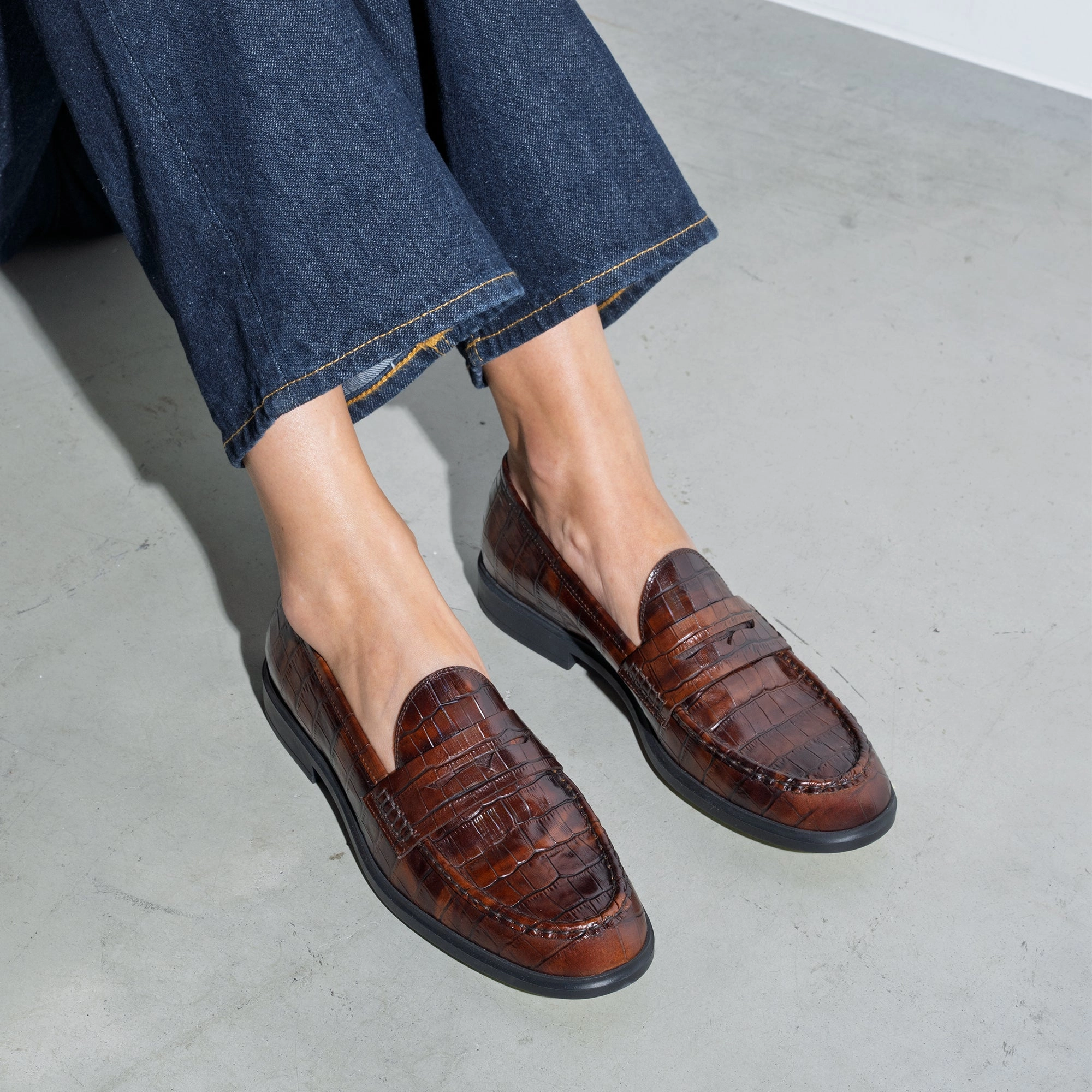 Vend?me Blandine croco brown calfskin leather loafers Reinforced Toe Guard Optimal lining