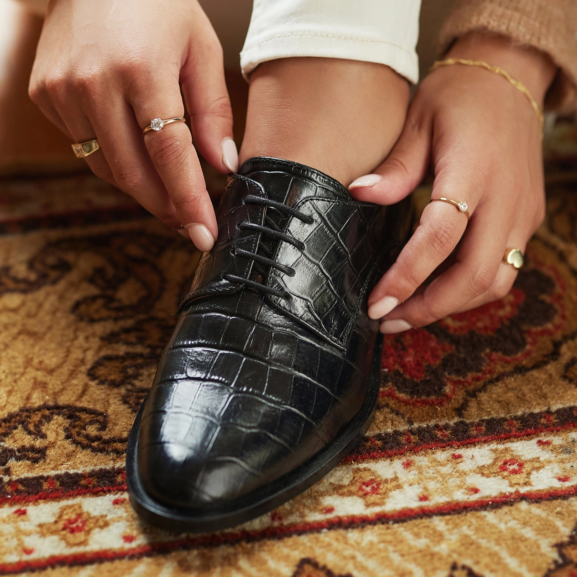 Established odor - resistant Vend?me Ellen croco black calfskin leather lace-up shoes
