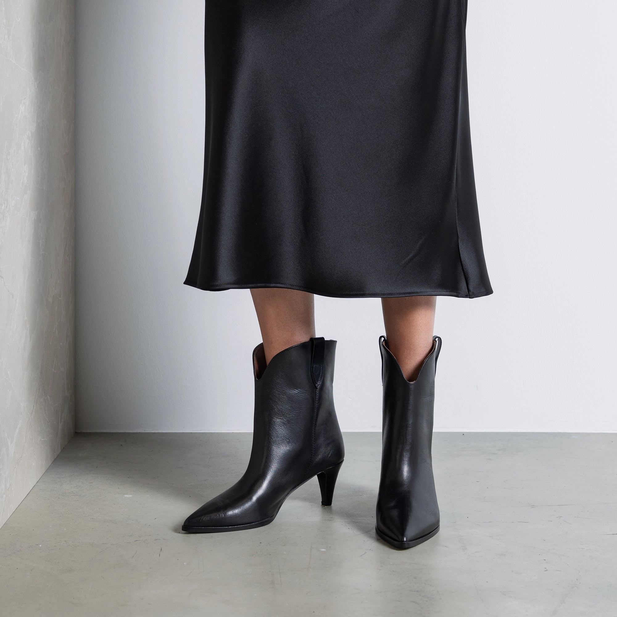 Vend?me Louane black calfskin leather boots Dynamic lining