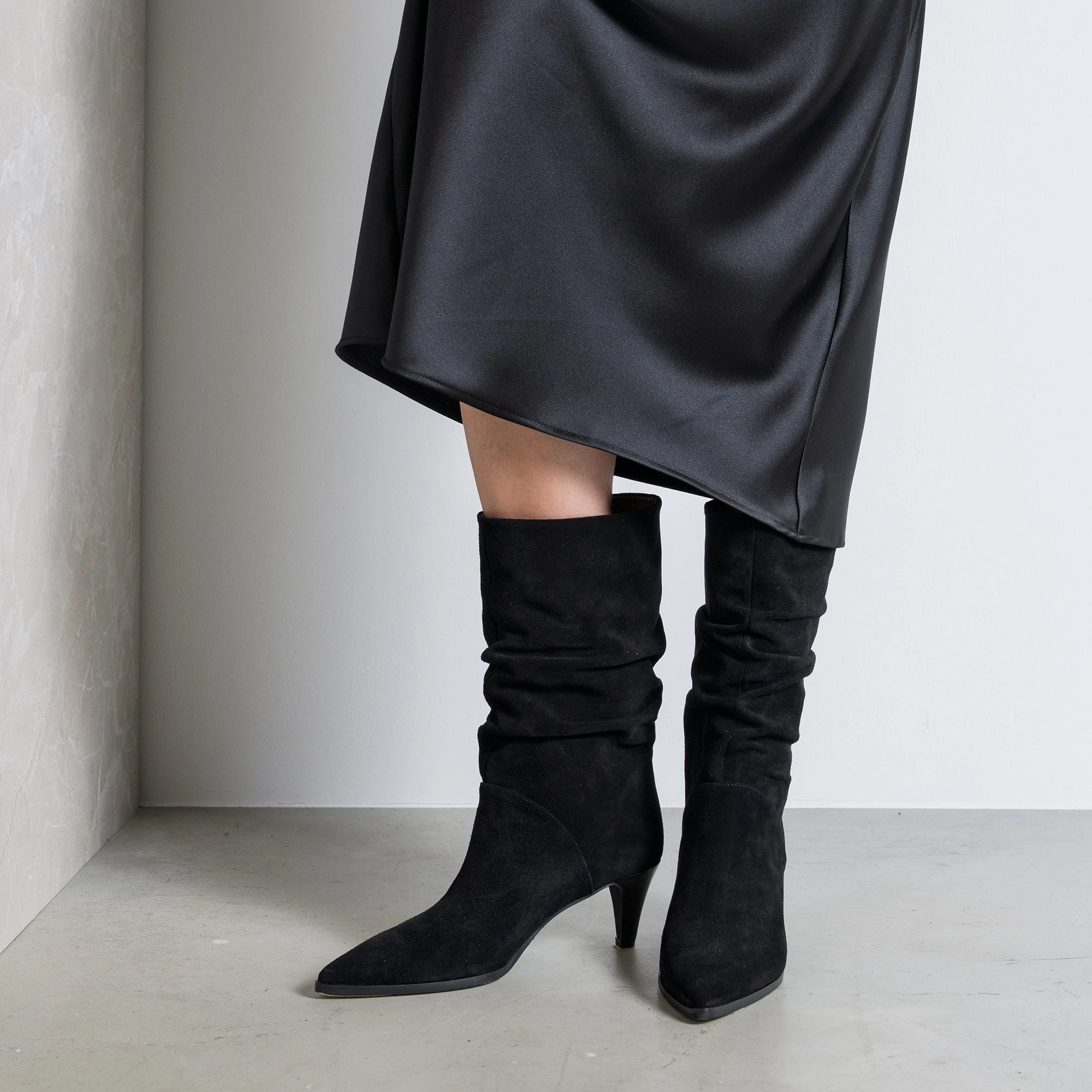 Vend?me Margot black suede boots Hyper Elastic Polymer Insert Hypoallergenic Liner