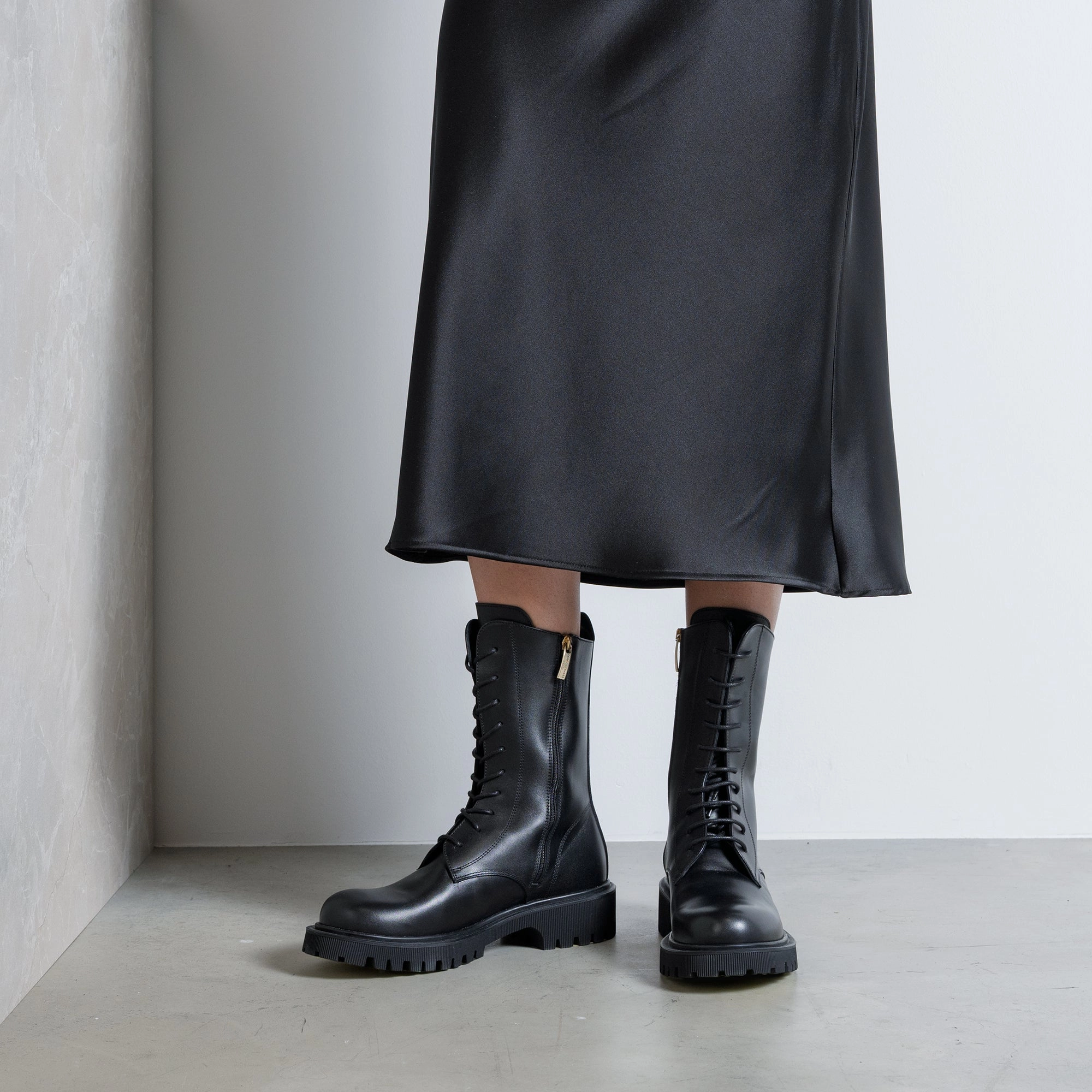 Vend?me Myrthe black calfskin leather lace up boots All-weather lining Flattering performance