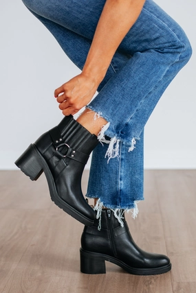 Not So Complicated Boots - Black Deep Grip