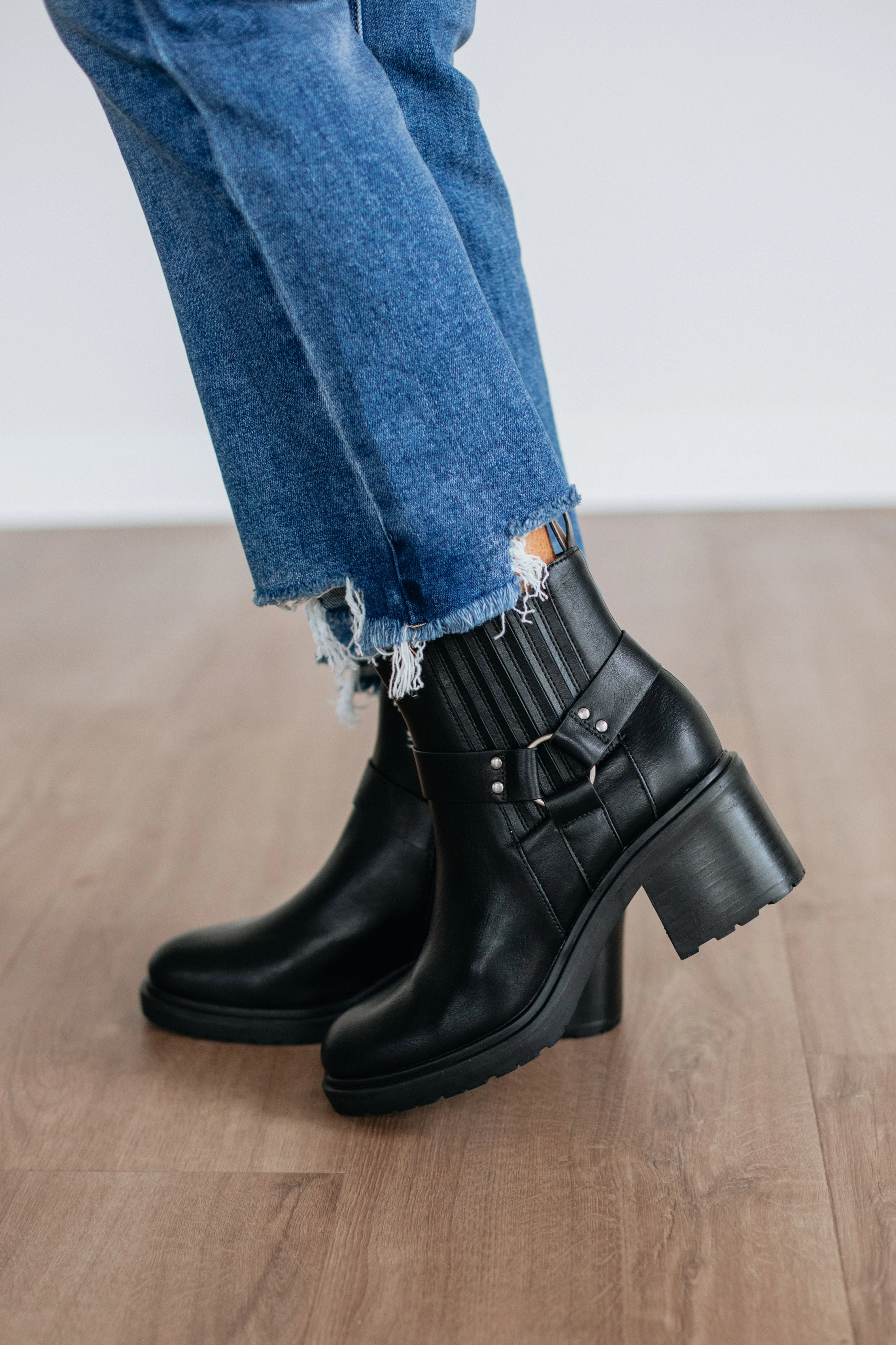 Not So Complicated Boots - Black Thermal Insulation Heat Guard