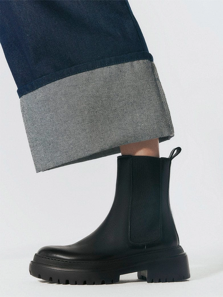 Layered Support Corticella Black Leather Unlined Boot