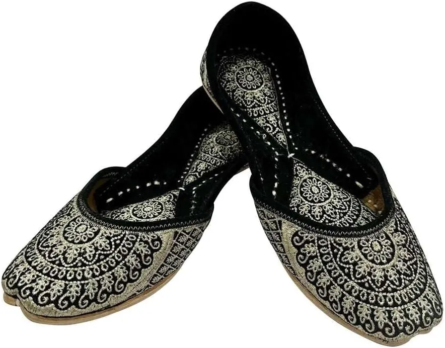 Women Flat Velvet Khussa Shoes Punjabi Jutti Traditional Mojari Loafers Pumps
